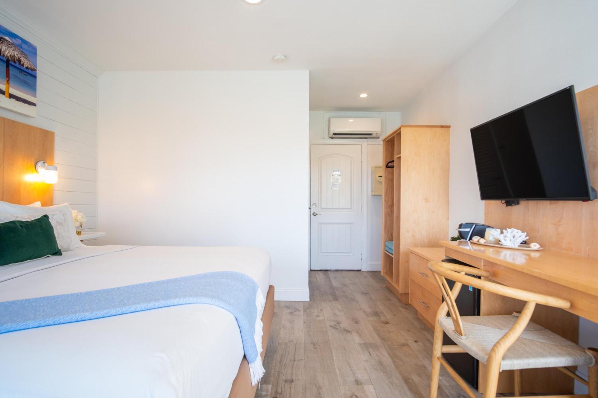 Standard King Room Waterfront