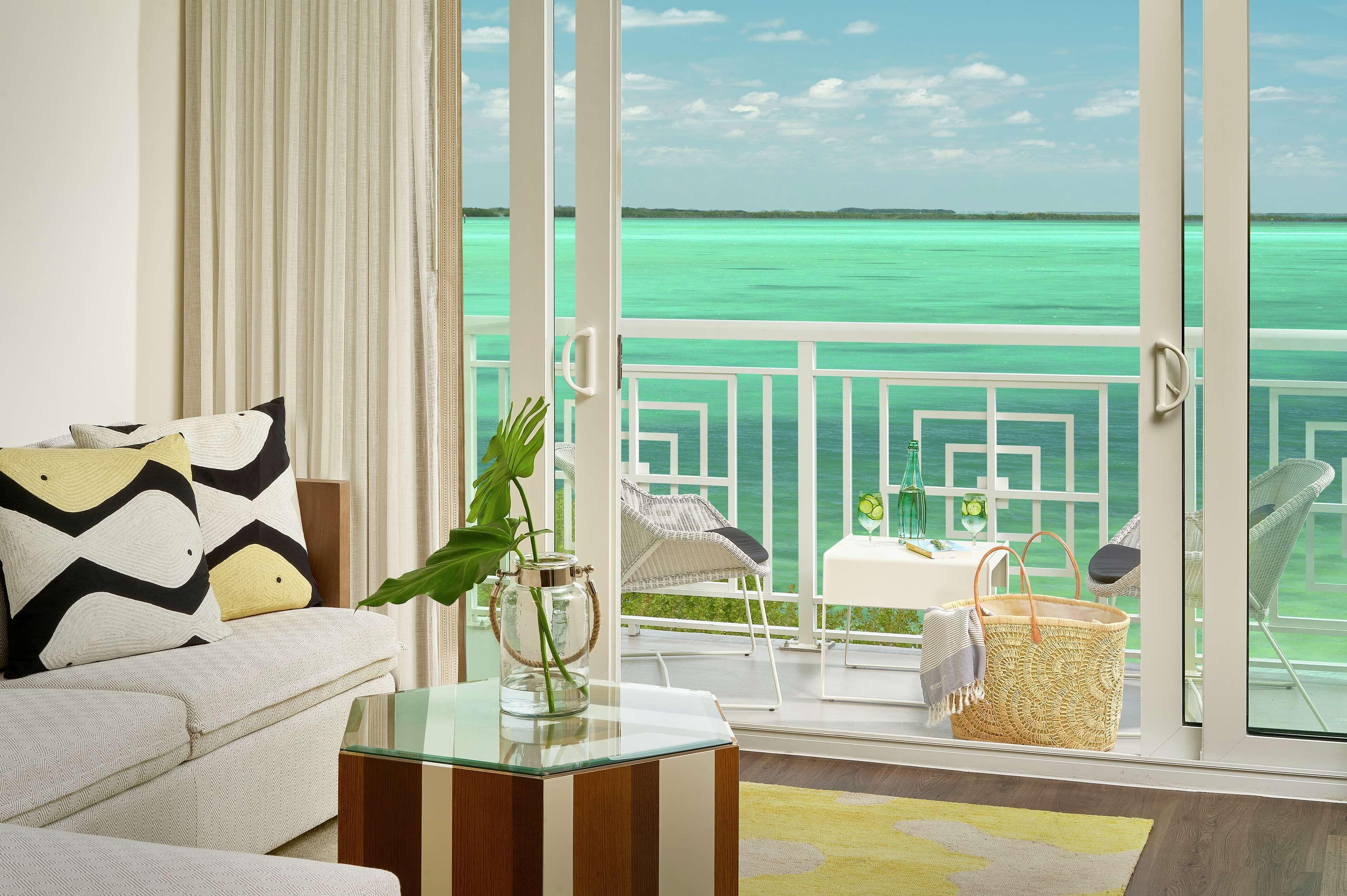 Premium King Suite Waterfront View Coconut Wing,1547738239:JPEG