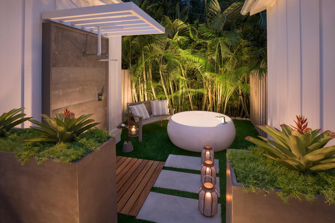 Bungalow Garden View