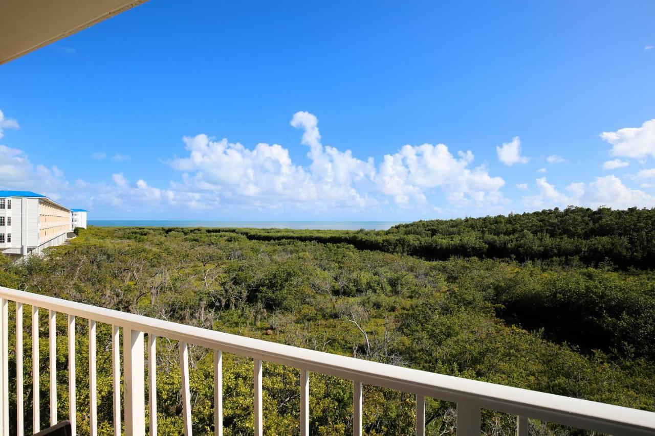 Standard One-Bedroom Suite Partial Ocean View